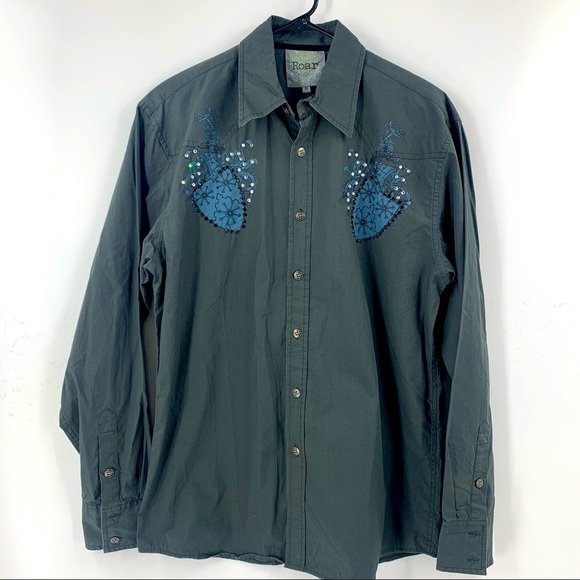 Roar Graphic/ Embroidered Longsleeve Shirt‎ - Picture 1 of 5